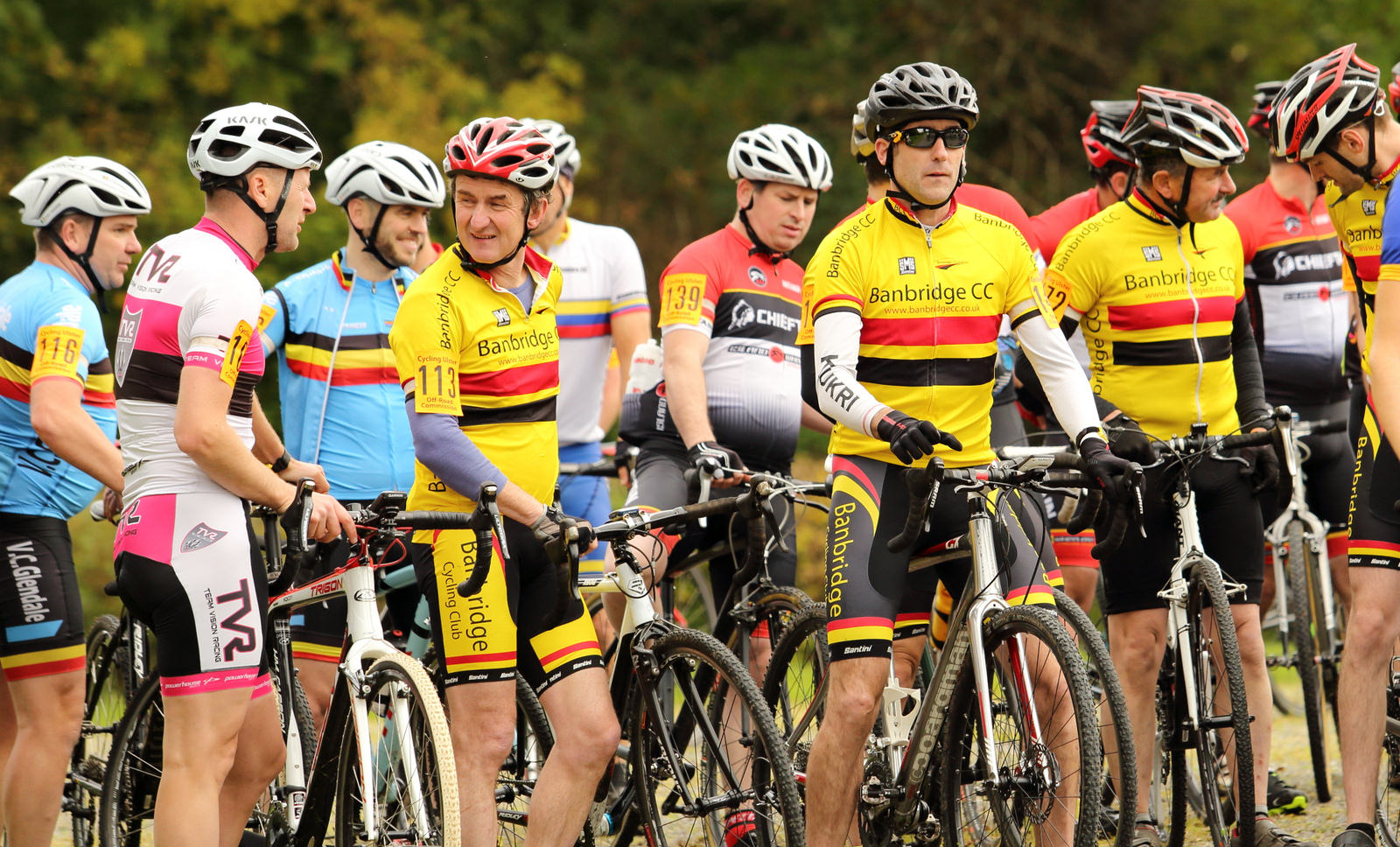 Banbridge CC are easy to identify on the start line of the support race..jpg